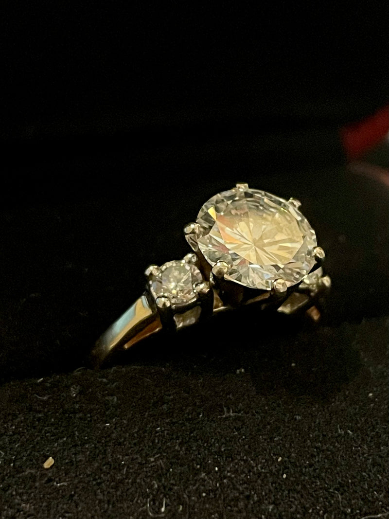 LADIES THREE ROUND CUT DIAMOND RING SOLID YELLOW GOLD SETTING- $125k APR w/ CoA! APR57