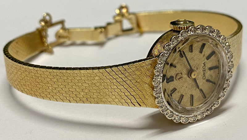 OMEGA Vintage Ladies Design w/ 28 Diamonds Bezel & Gold Dial - $15K APR w/ COA!! APR57