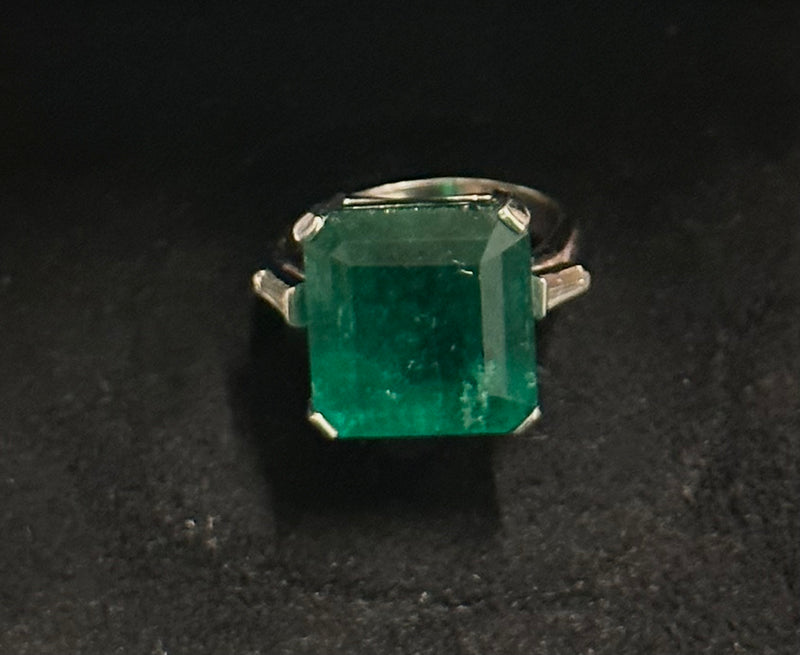Unique 13.5 CT Emerald 0,42 CT Diamond  18k White Gold Ring - $65 APR w/ CoA!!!! APR 57