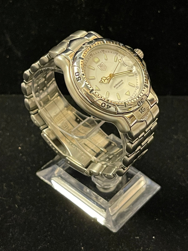 Tag Heuer Professional SS Date Feature Quartz Men's Wrist Watch - $8K APR w/ COA APR57