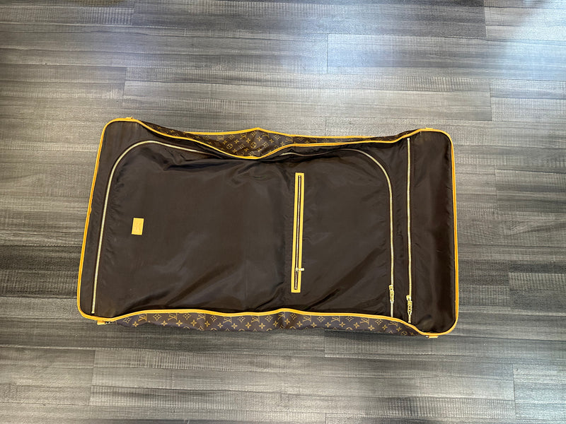 Brand new Louis Vuitton garment bag with 5 hangers - Pinth Vintage