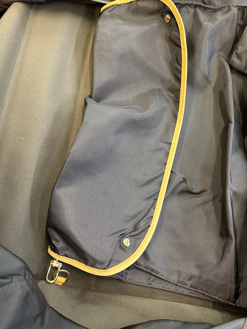 Sold at Auction: Vintage Louis Vuitton 5 Hangers Garment Bag travel bag
