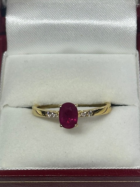 LADIES RUBY AND DIAMOND 18K YELLOW GOLD RING - $10K APPRAISAL VALUE! APR57