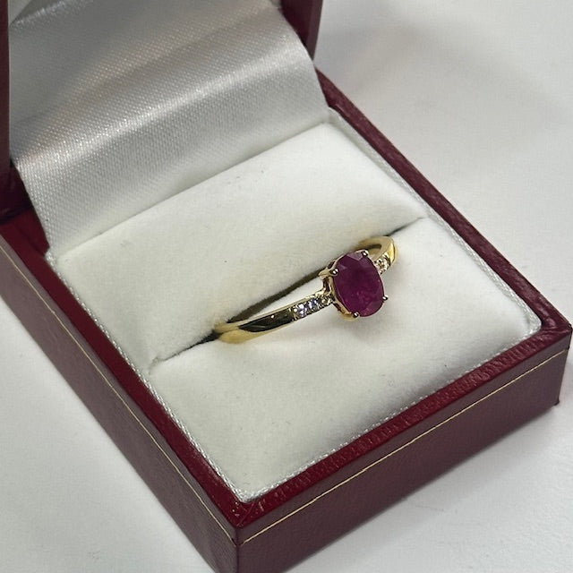 LADIES RUBY AND DIAMOND 18K YELLOW GOLD RING - $10K APPRAISAL VALUE! APR57
