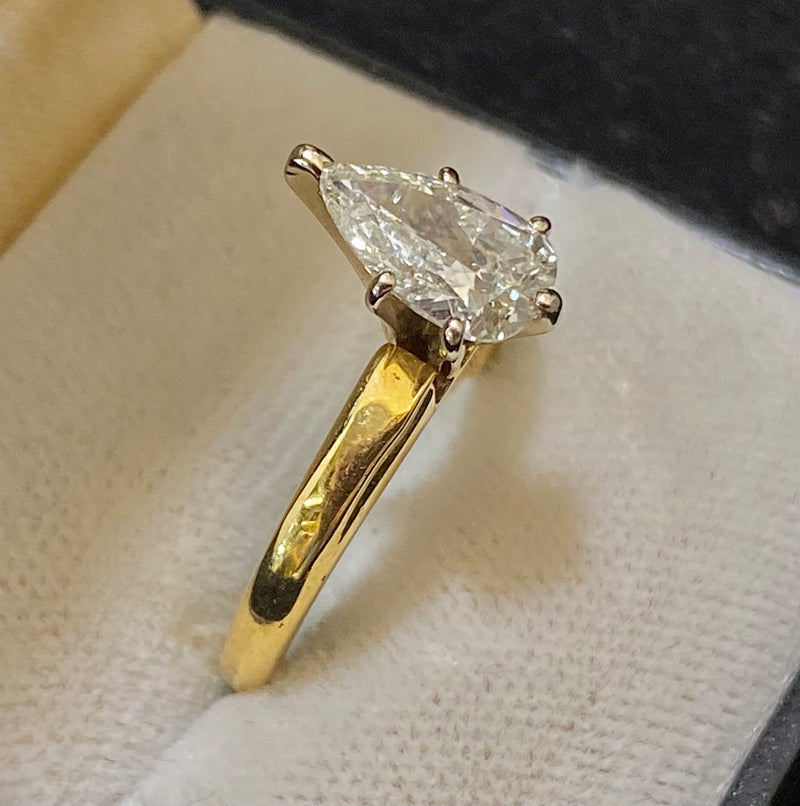 Incredible Unique 18K Yellow Gold Pear-Diamond Solitaire Engagement Ring - $40K Appraisal Value w/CoA} APR57