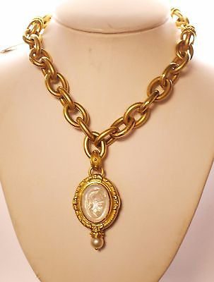 Contemporary Cameo Necklace with 24 Diamonds in 18K Yellow Gold -  $40K VALUE APR 57