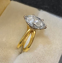 Beautiful 18K Yellow Gold with Marquise Diamond Ring - $30K Appraisal Value w/CoA} APR57