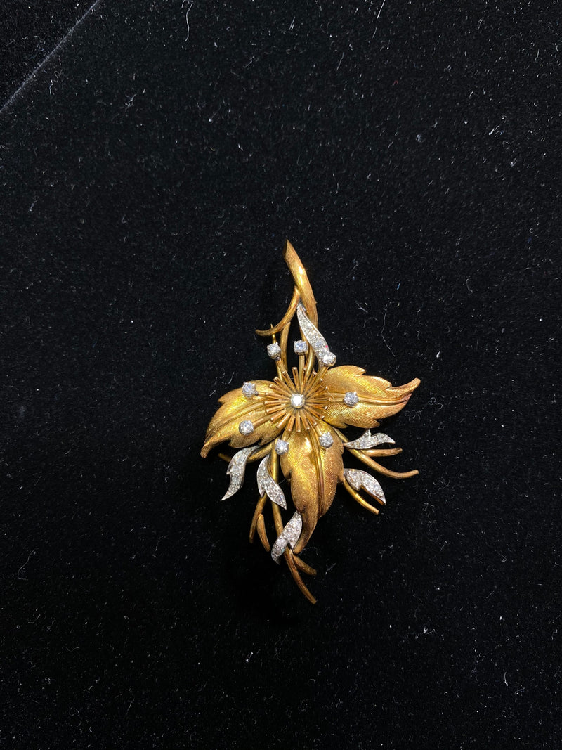 VCA Design 18KYG Flower&Leaves Motif w 31 Diamonds Brooch/Pin w $35K COA !!!} APR 57