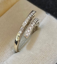 Beautiful High-End Designer 18K White Gold 20-Diamond Ring - $6K Appraisal Value w/CoA} APR57
