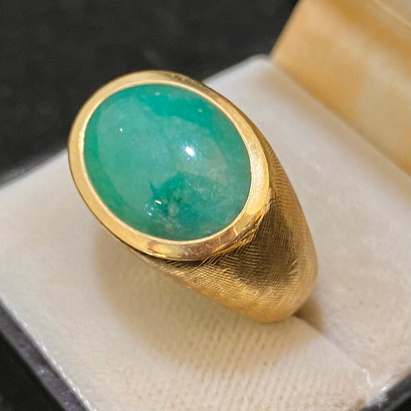 Beautiful Handcrafted 13 Ct. Jade Ring in Solid Yellow Gold - $20K Appraisal Value w/CoA} APR57