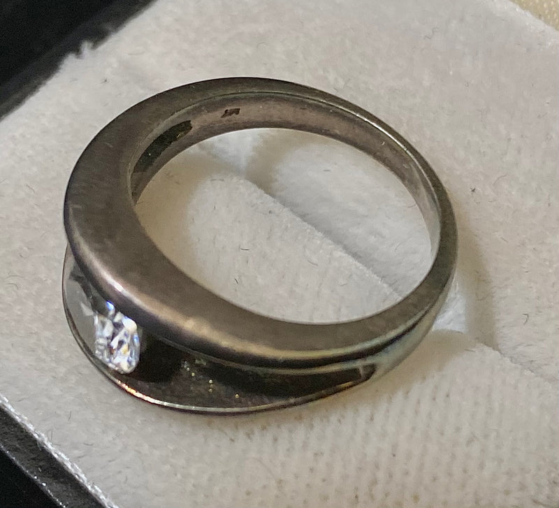 Unique .925 Sterling Silver & White Sapphire Ring - $1.5K Appraisal Value w/CoA} APR57
