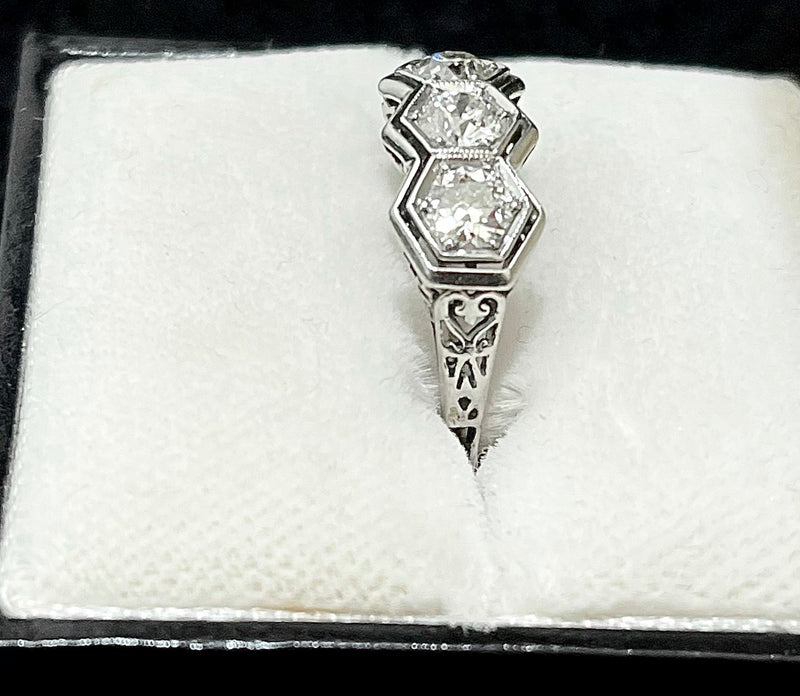 Antique Filigree Design 3-Diamond 18K White Gold Ring - $10K APR Value w/CoA} APR57