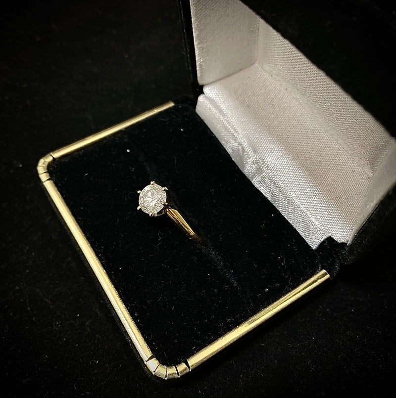 Beautiful Designer Solid Yellow Gold Diamond Solitaire Engagement Ring - $15K Appraisal Value w/CoA} APR57