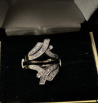 Incredible Solid White Gold 28-Diamond Ring - $7K Appraisal Value w/ CoA! } APR57