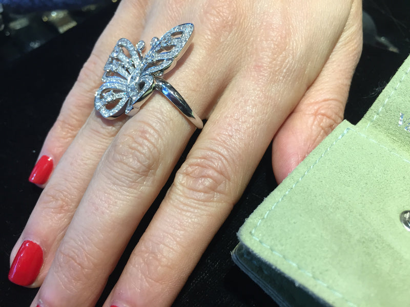 VAN CLEEF & ARPELS Butterfly Ring in 18K White Gold w/ 160 Diamonds! - $50K Appraisal Value! ✓ APR 57