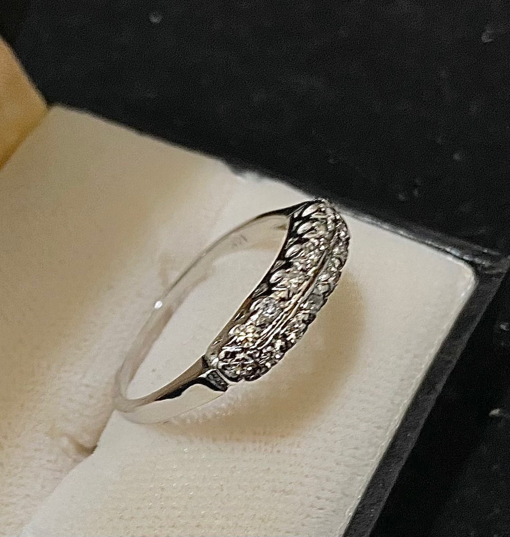 1930's Filigree Design Solid White Gold with 14 Diamonds Band Ring