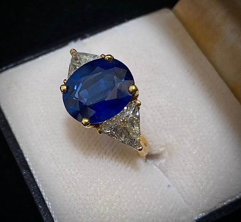 Unique Designer's 18K Yellow Gold with Sapphire & Diamonds 3-stone Ring - $80K Appraisal Value w/CoA} APR57