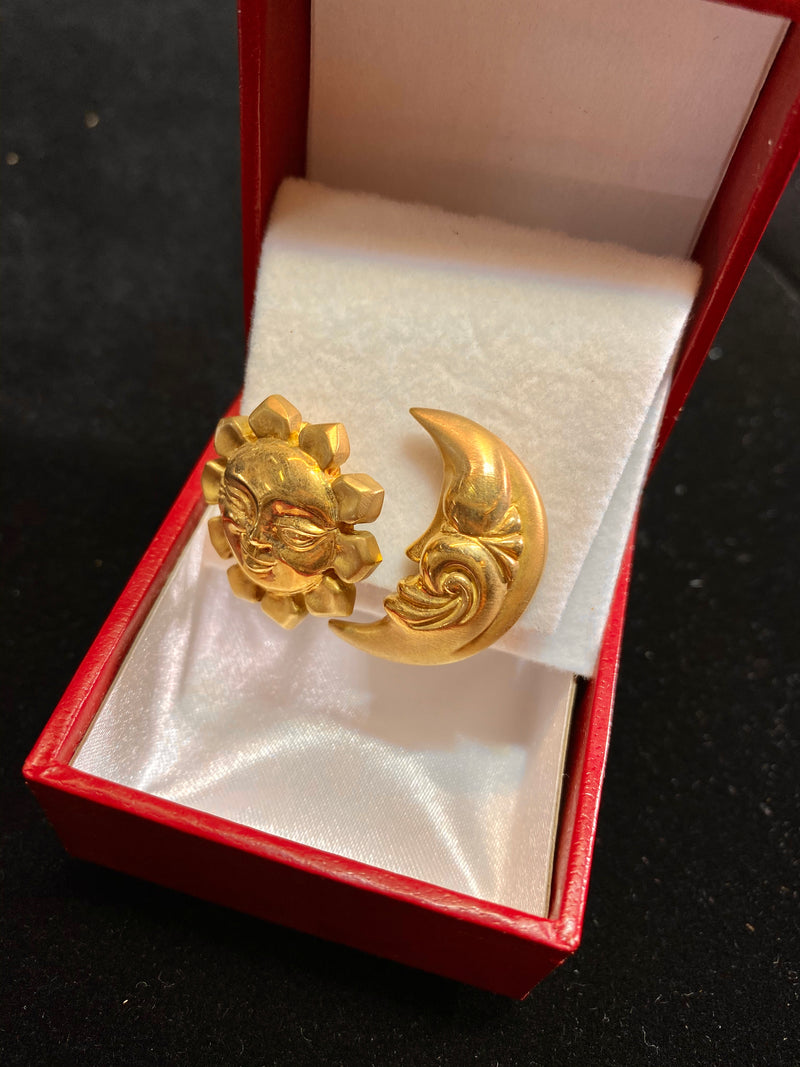 Unique Designer's YG Smiling The Sun & The Moon Pierce/Clip Earrings w $6K COA } APR 57