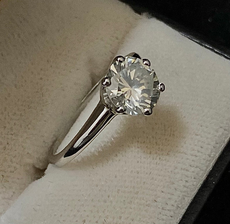 Beautiful SWG Diamond Solitaire Engagement Ring - $30K Appraisal Value w/CoA} APR57