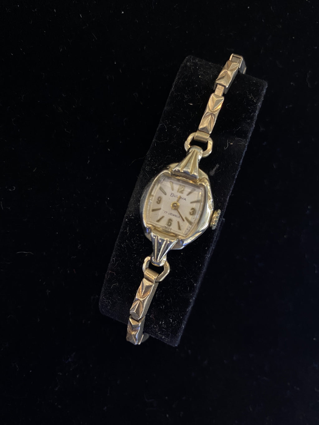 BULOVA Vintage 1950s Lady's 17-Jewel Gold-Tone Watch