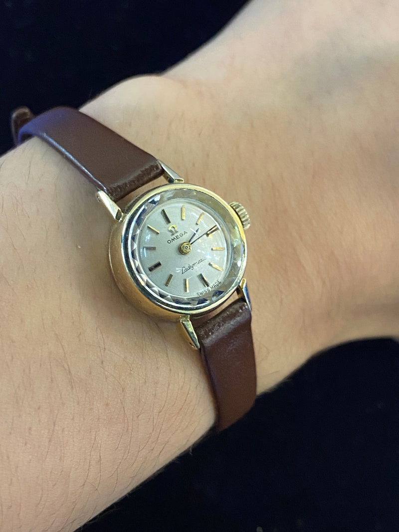 OMEGA LADYMATIC SOLID YELLOW-GOLD WRISTWATCH! WITH EXCLUSIVELY DESIGNED CRYSTAL! - $6K APR w/CoA!| APR 57
